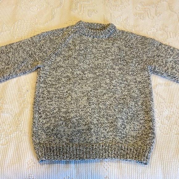 Child’s (unisex) handmade knitted wool sweater - Picture 2 of 4